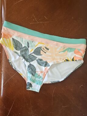 NWOT Matilda Jane Tropical Leaf Bikini Bottoms in Mint, Peach & Yellow